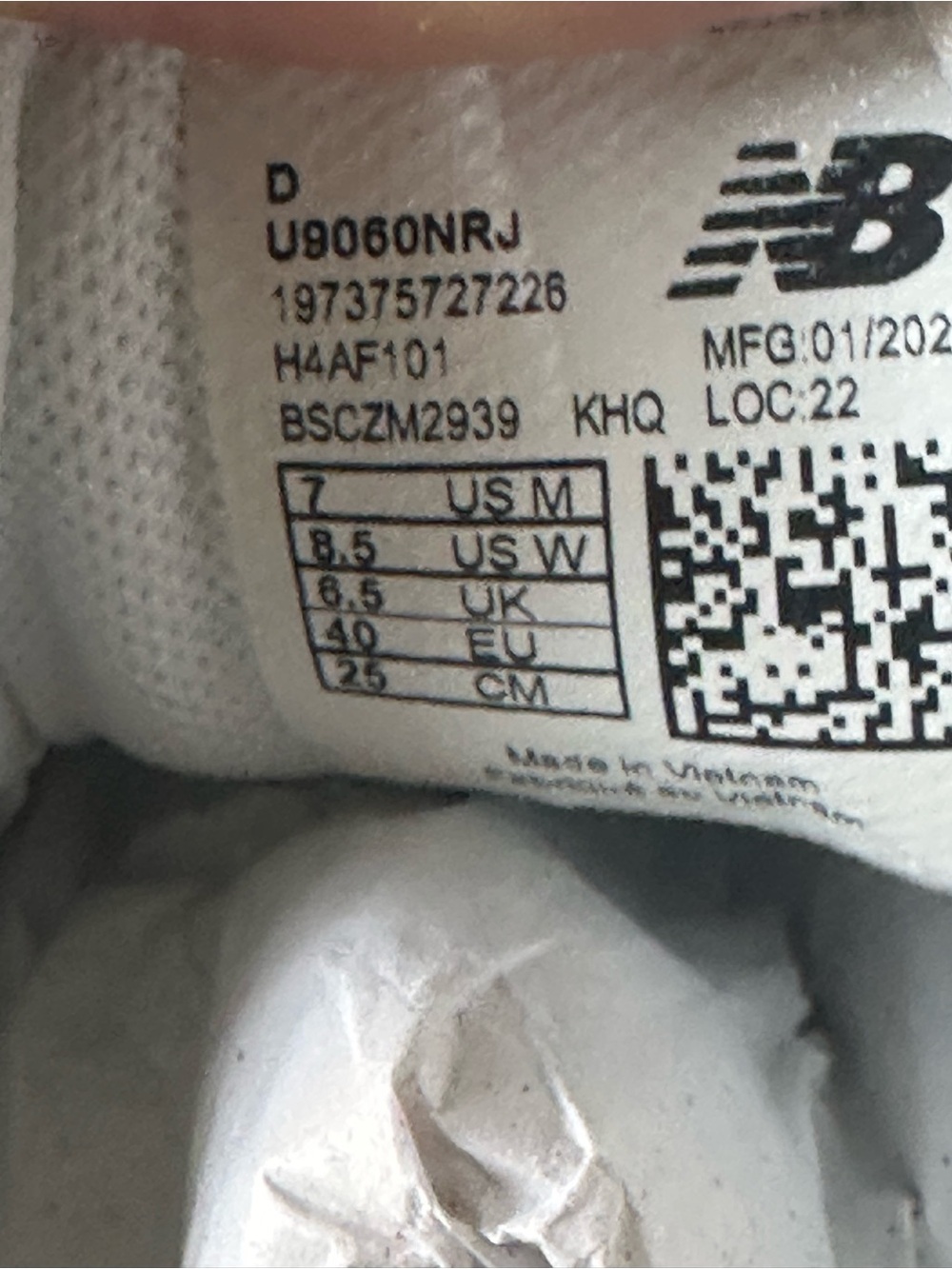 New Balance Women's 9060 Sneakers in White/Cream. Brand New. Size 8.5. - Picture 6 of 7